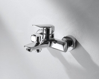 Смеситель для ванны c коротким изливом Bravat Real F6121179CP-01
