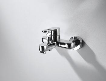 Смеситель для ванны с коротким изливом с аксессуарами Bravat Stream-D F637163C-B