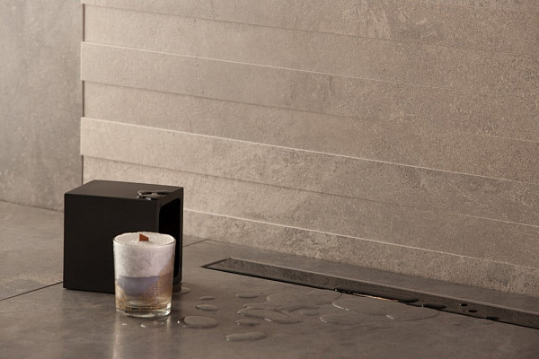 Душевой лоток Pestan Confluo Frameless Line 750 Black Glass