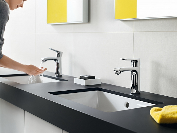 Смеситель для раковины Hansgrohe Metris 31285000 с гигиеническим душем