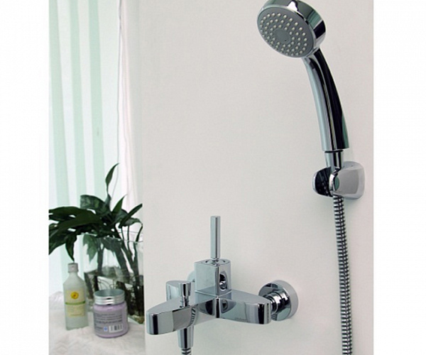 Смеситель для ванны с коротким изливом с аксессуарами Bravat Spring F679113C-B