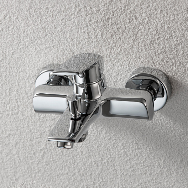 Смеситель для ванны c коротким изливом Bravat Real F6121179CP-01