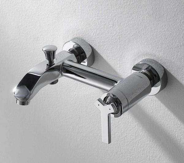 Смеситель для ванны c коротким изливом Bravat Waterfall F673107C-01